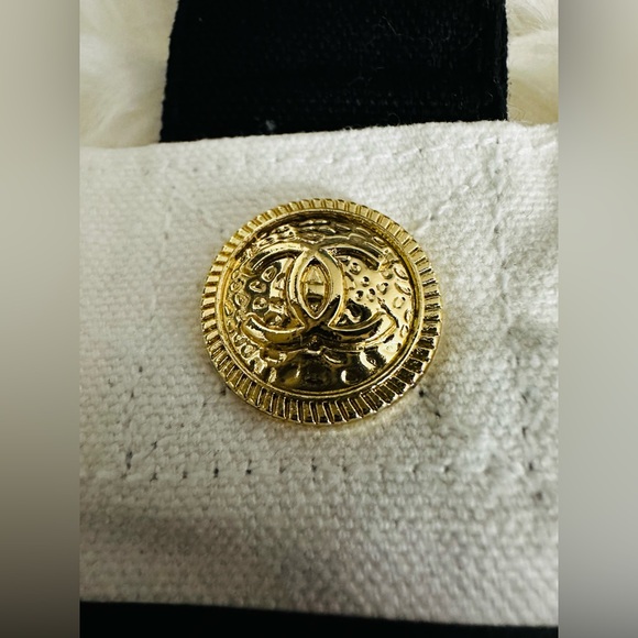 Black and White Tote Bag with Chanel Realcycled Buttons - Picture 5 of 11